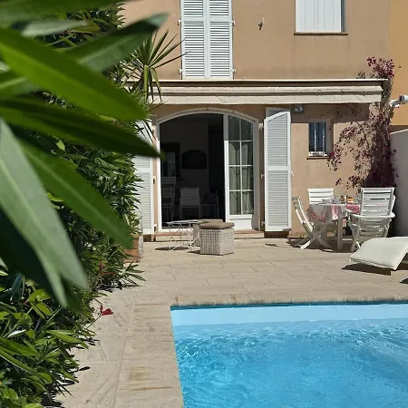 Nieva, Maison De Pecheur Avec Piscine Privee Et Son Bateau